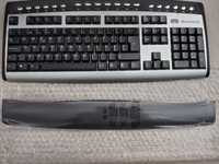 Multimedia wireless keyboard