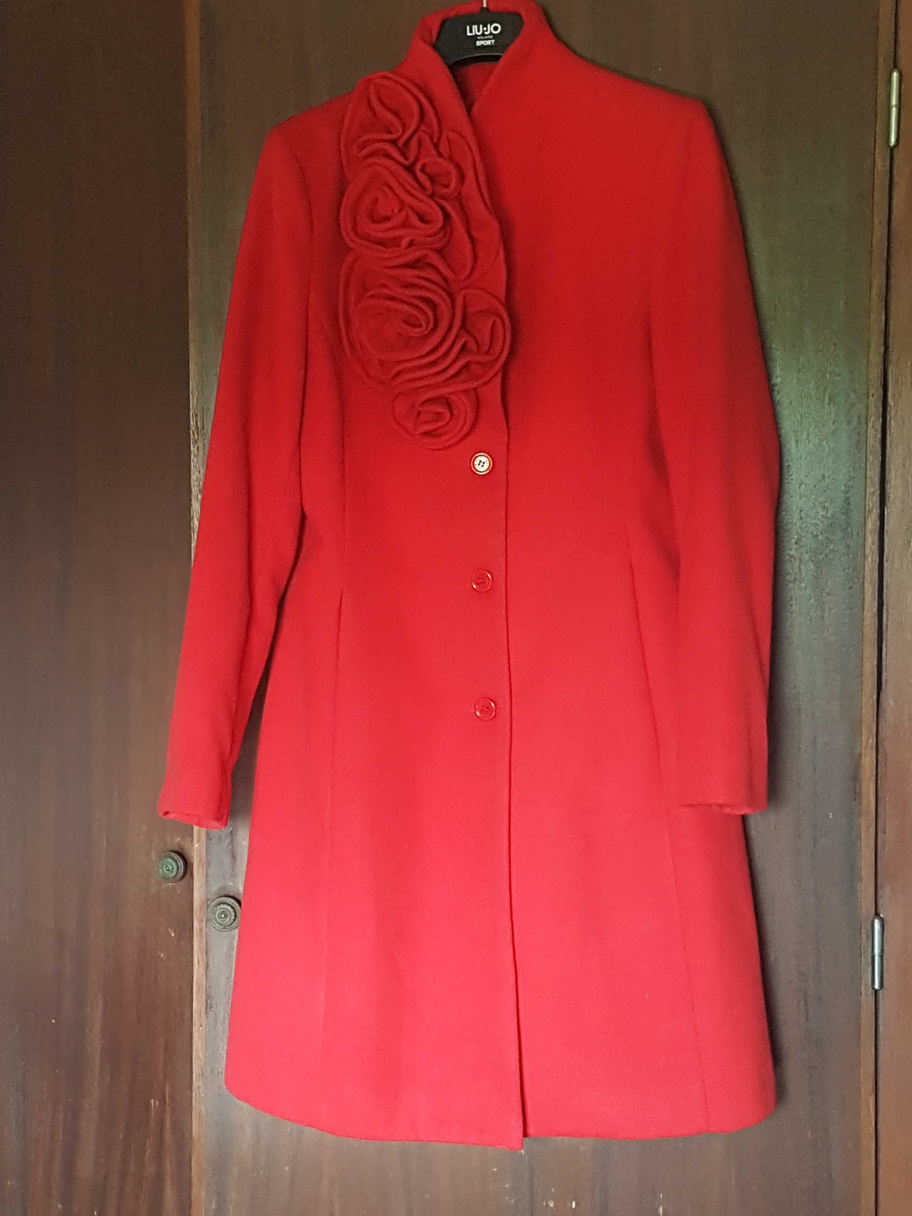 Vendo lindo casaco de inverno. Modelo italiano .