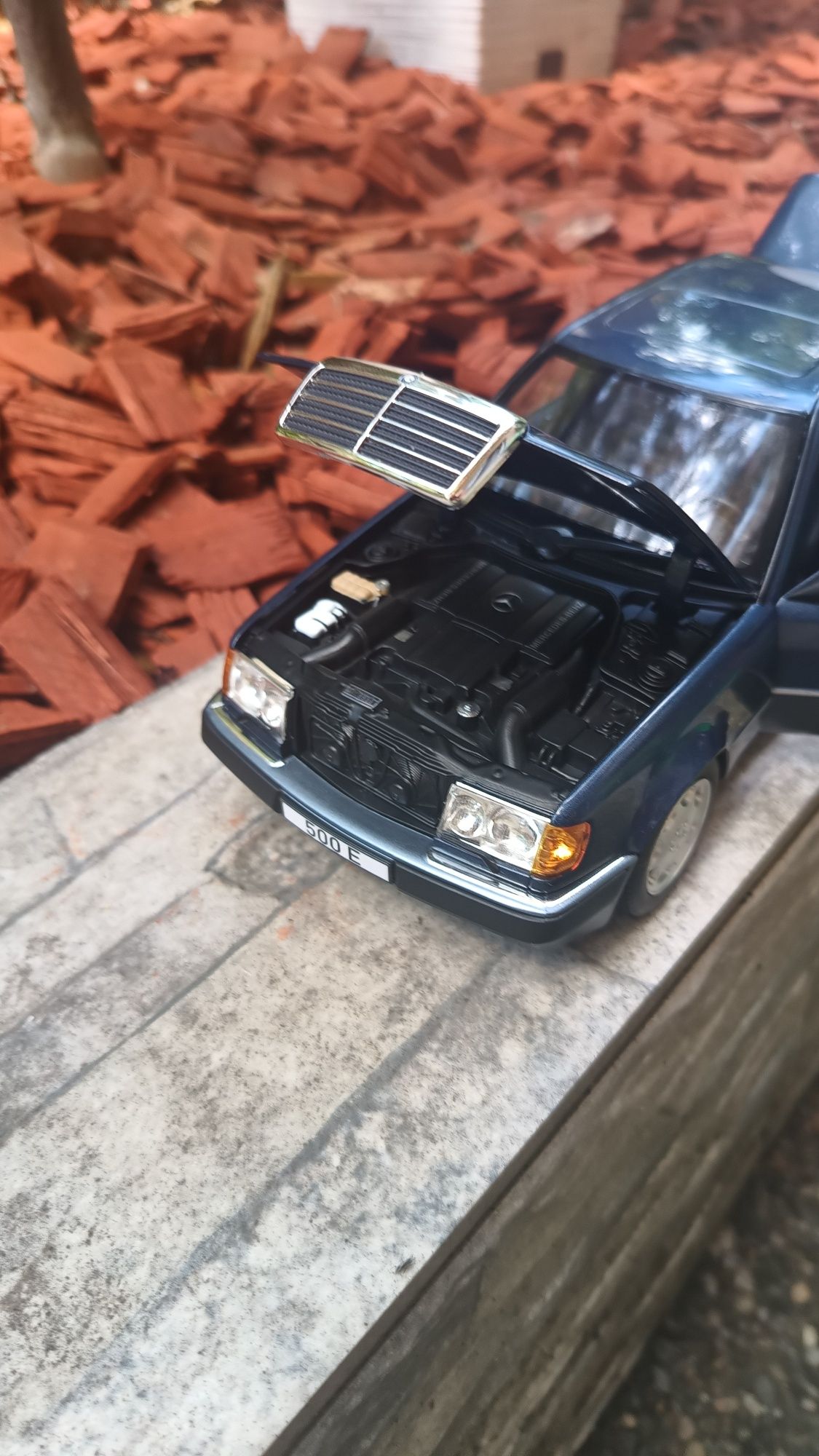 Model norev 1:18