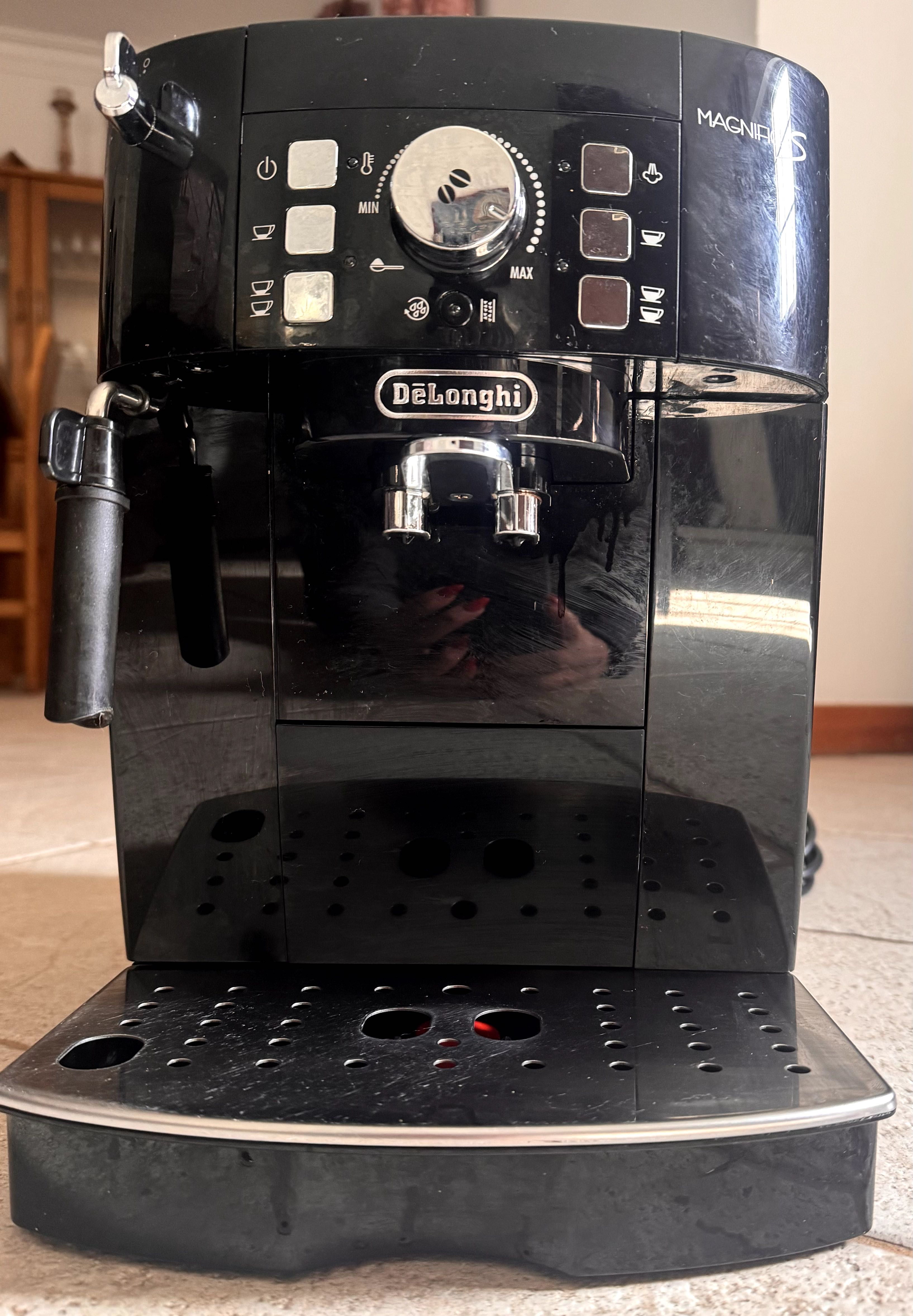 Máquina café Delonghi Magnífica S - Automática
