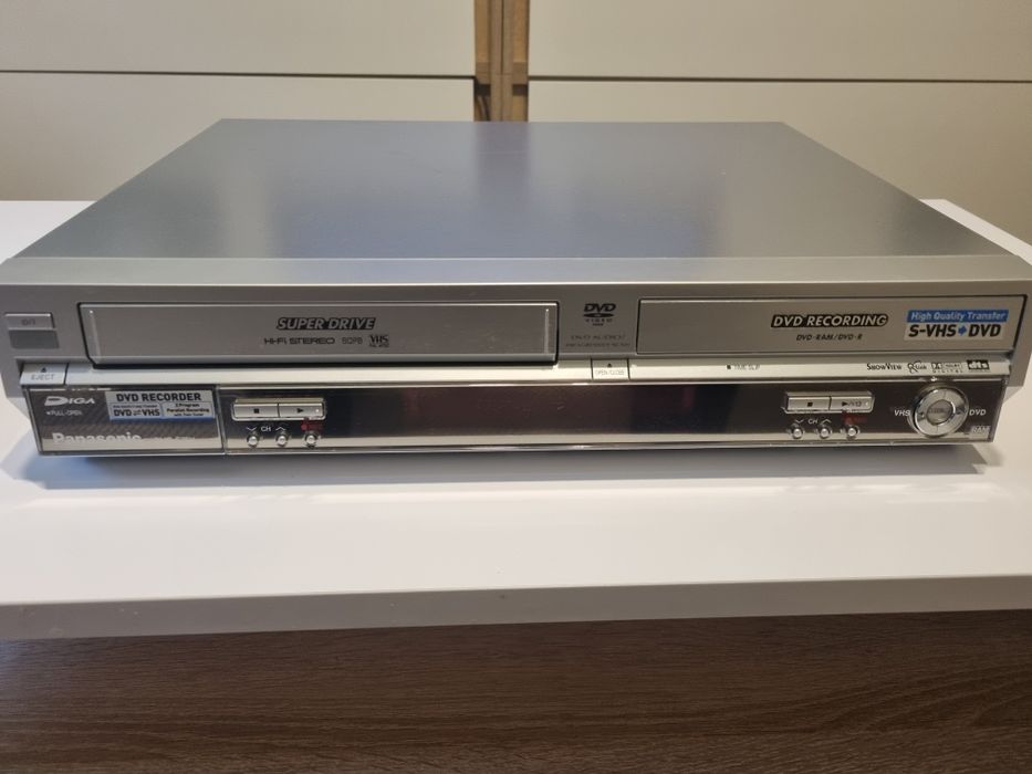 Panasonic DMR-E75V Nagrywarka DvD-R-RAM/ S-VHS Combo Hi-Fi Stereo