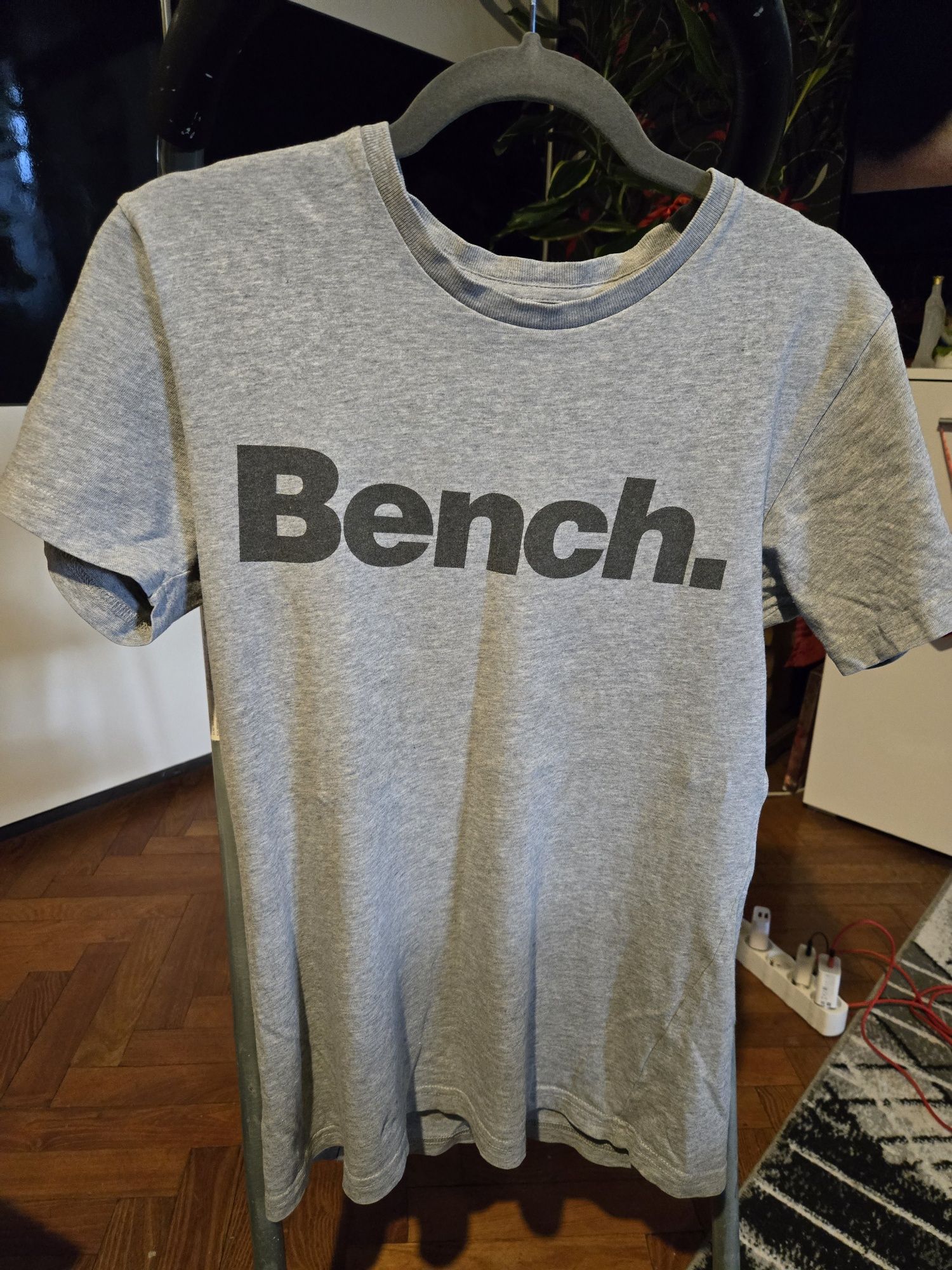 T-shirt męski szary.