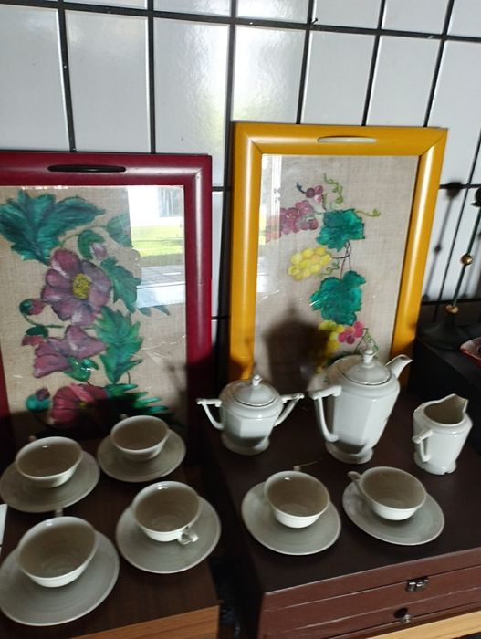 Jogo de chá muito antigo.