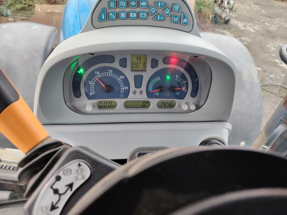 трактор New Holland 7070