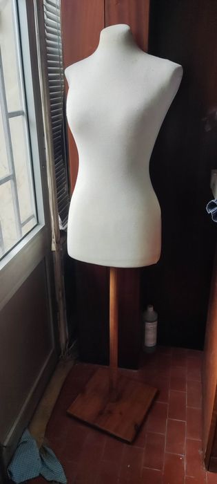 Manequim femenino para montras