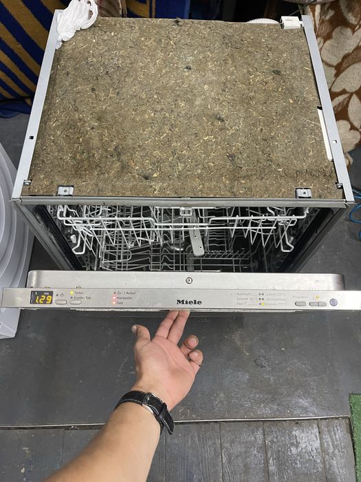 Посудомийна машина Miele під забудову
