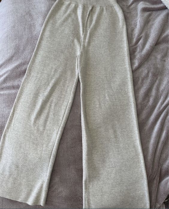 Бежеві трикотажні широкі штани палаццо кльош