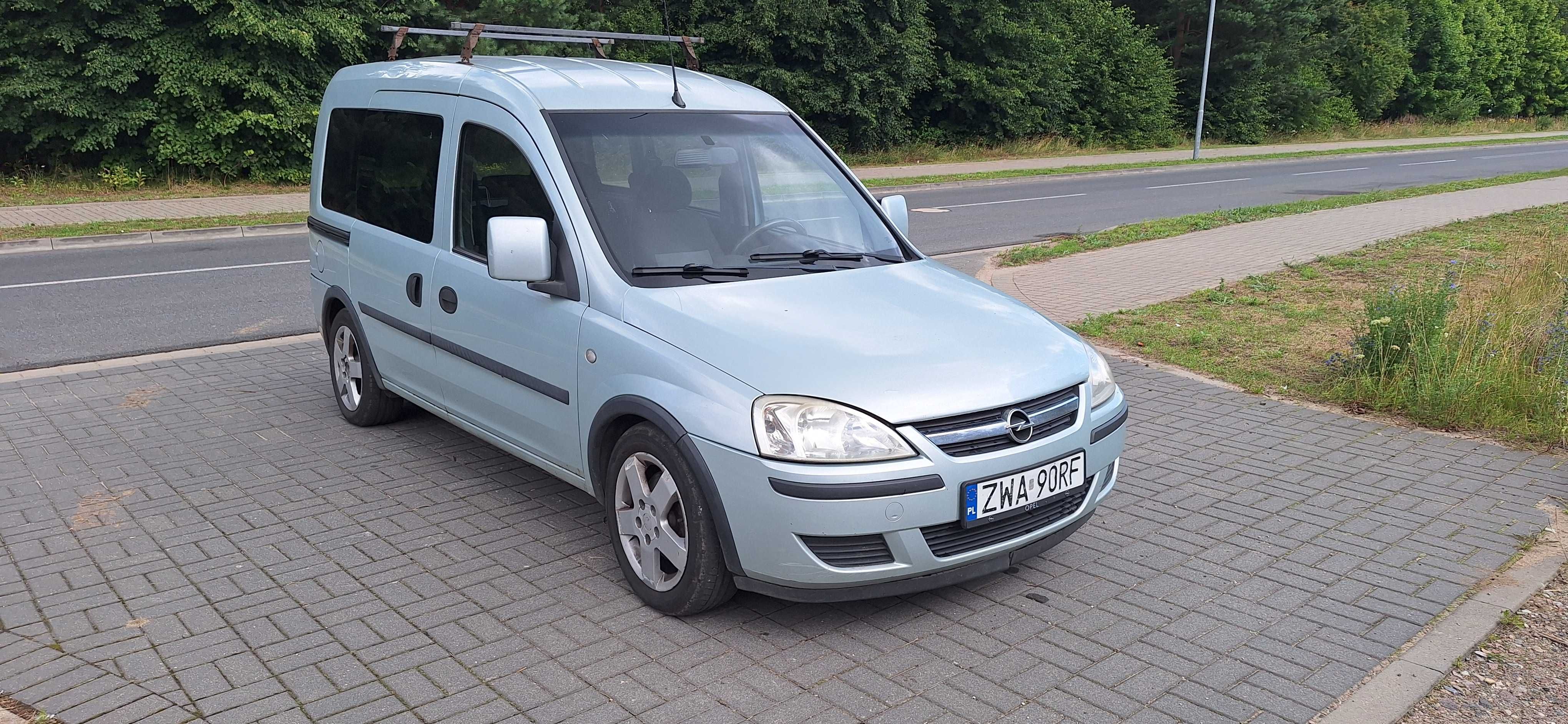 samochód osobowy Opel Combo