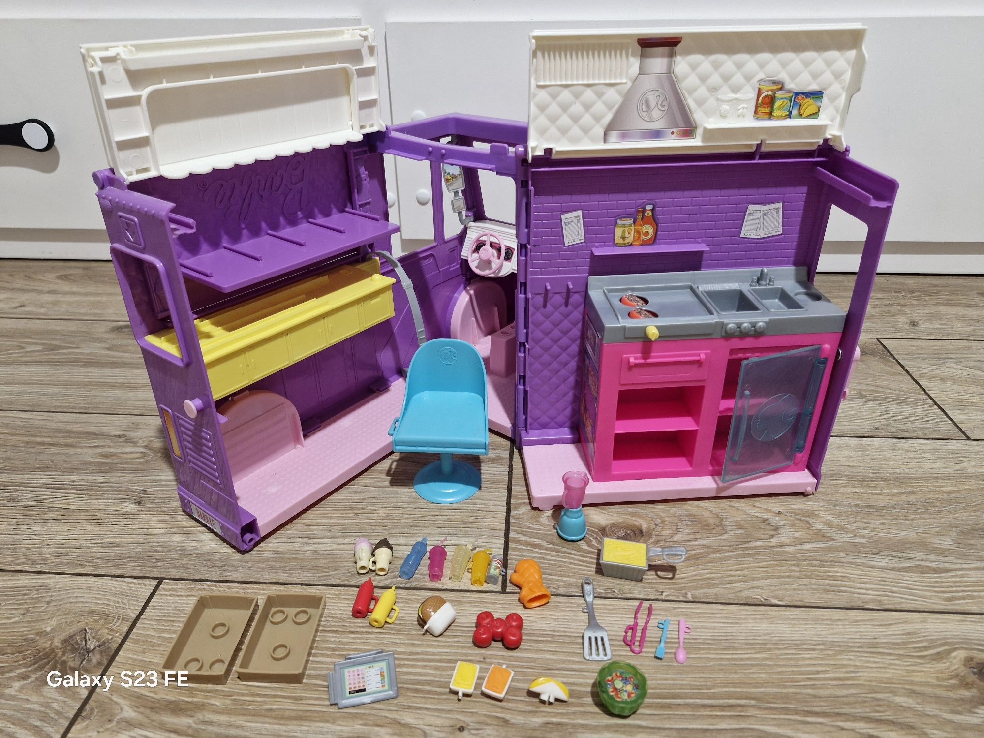 Food truck Barbie