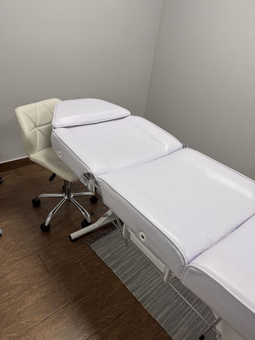 Косметологічна кушетка