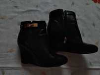 Buty na koturnie