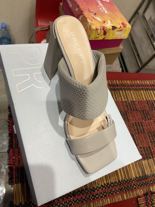 Босоножки , шлепки