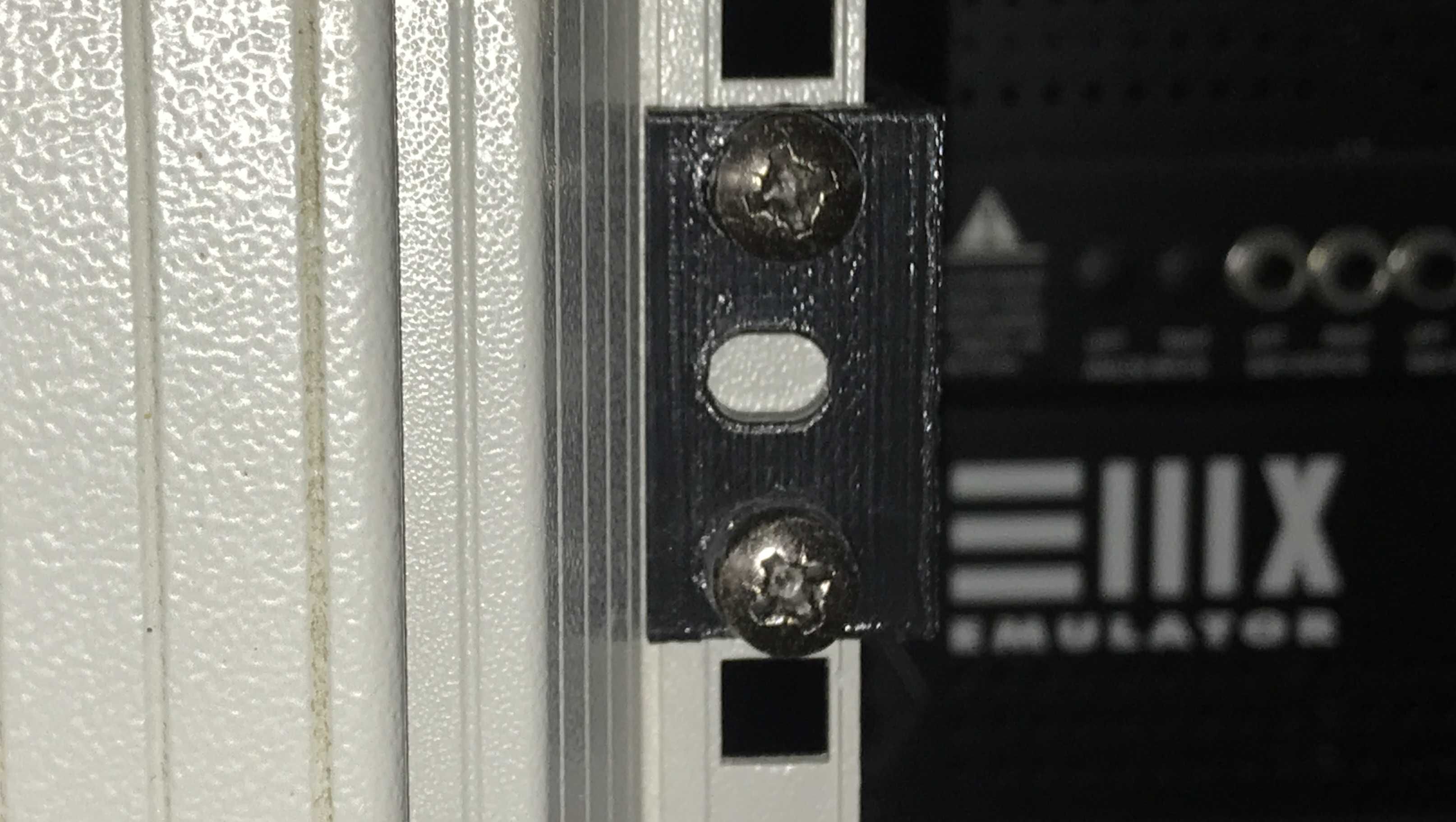 Uchwyt mocujące 1U do szafy rack 4 szt. z ew. dopasowaniem do 20mm