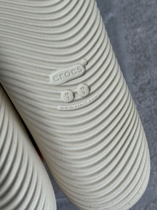 Шльопанці M7 W9 CROCS MELLOW RECOVERY SLIDE бежеві 39-40 р