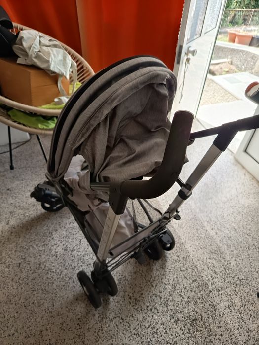Carrinho de Passeio Cinza