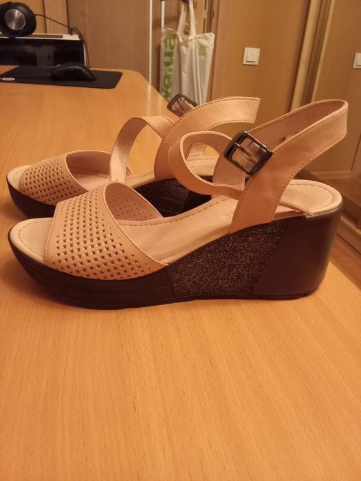 Босоніжки 39 розмір