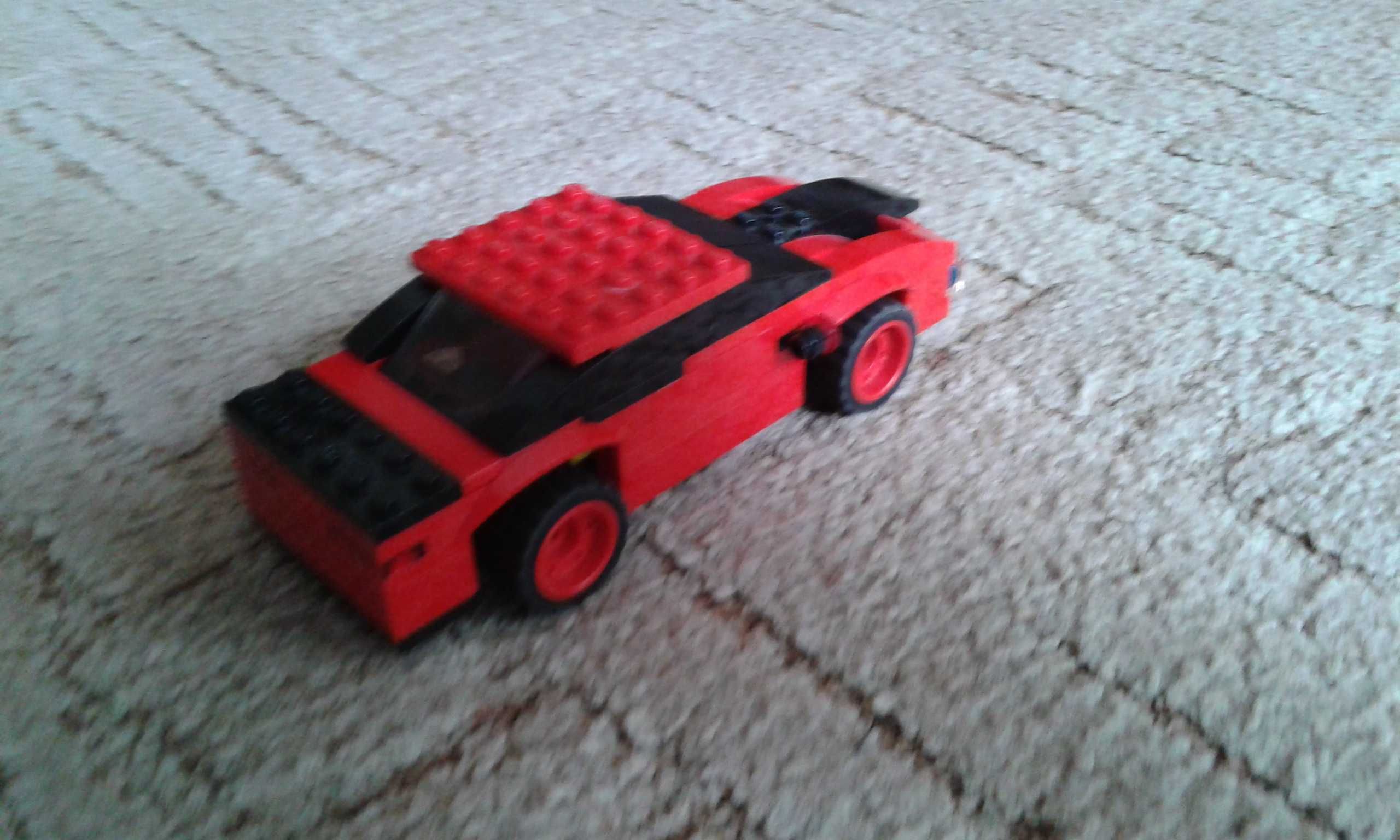 Samochód LEGO własnego projektu