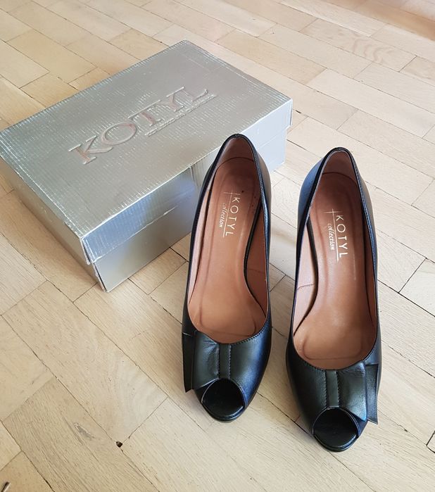 Kotyl 40 26 cm szpilki czarne