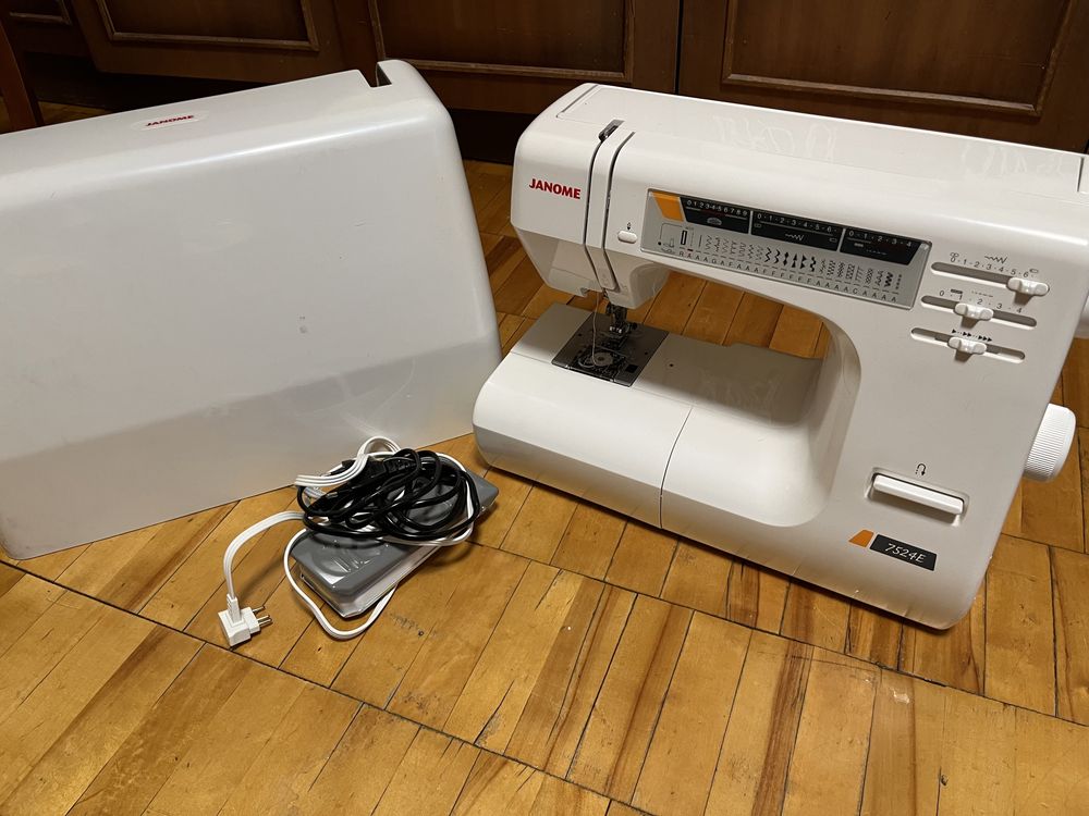 Швейная машинка Janome 7524E