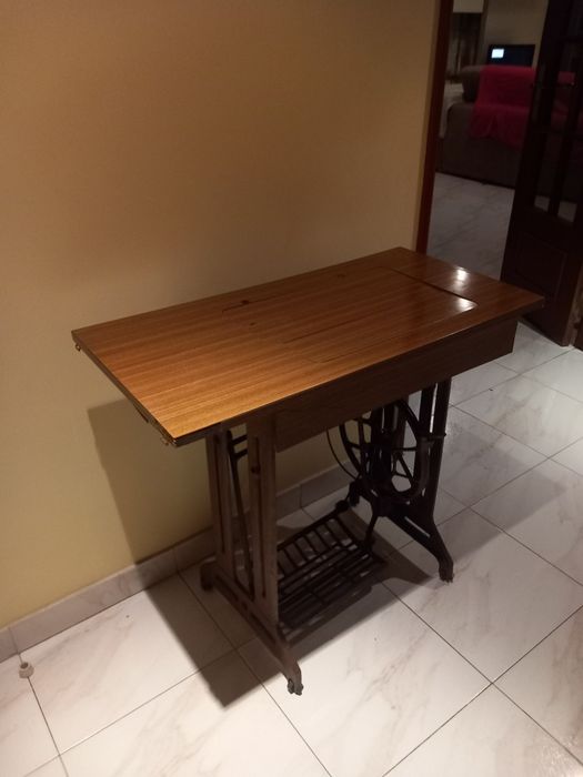 Maquina antiga  cozer singer