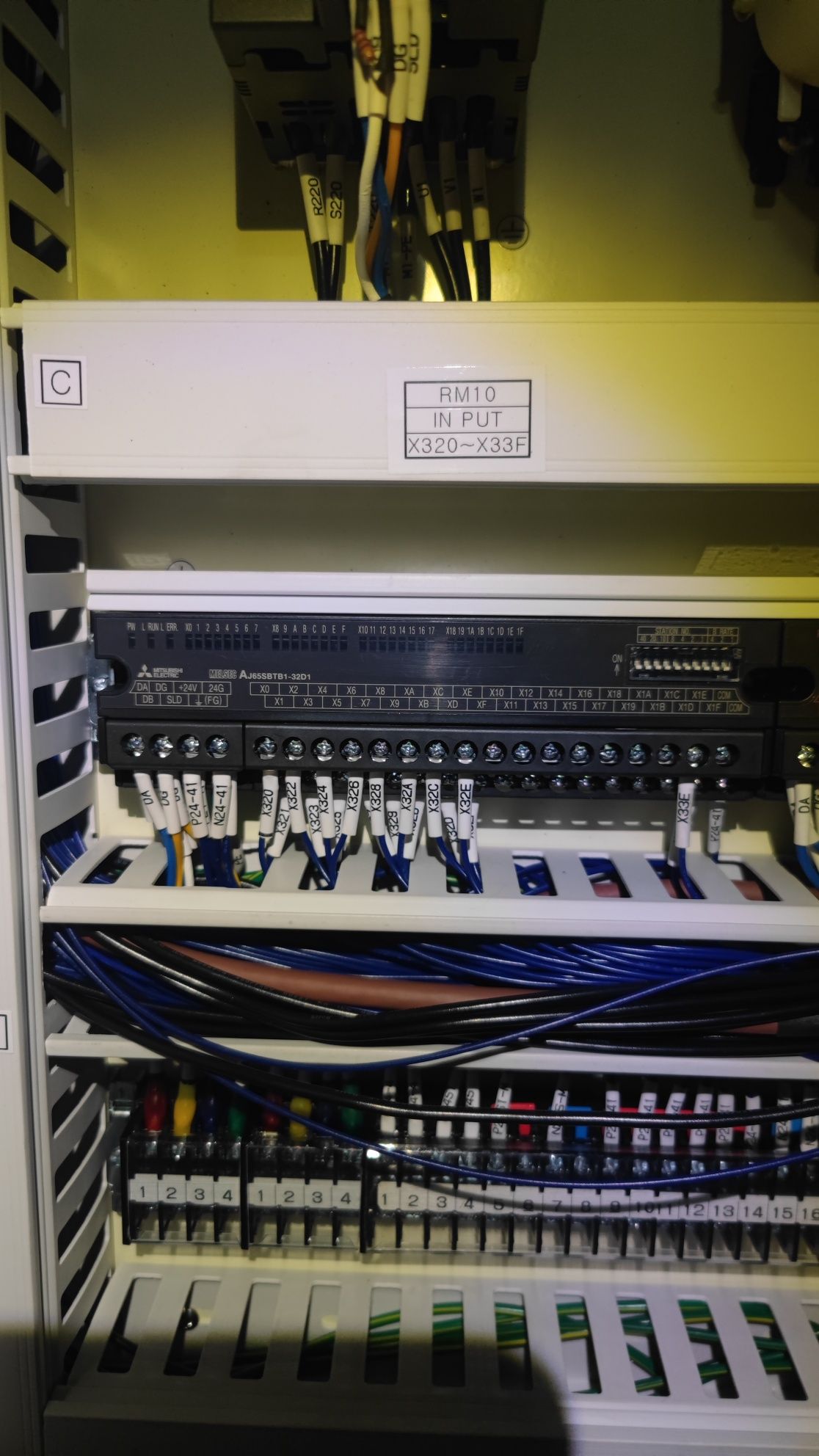 NOWY moduł Melsec UNIT CClink Mitsubishi AJ65SBTB1-32T1 AJ65SBTB1-32D1