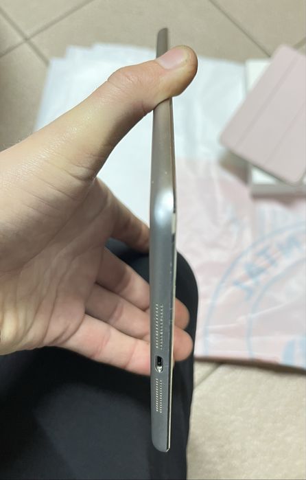 Продом Apple iPad mini 2 Retina Wi-Fi 32 Gb как новый