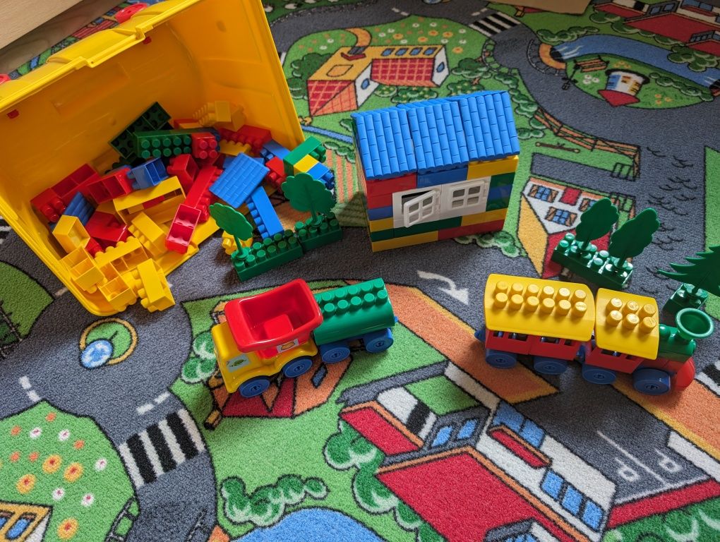 Klocki duże plastikowe 115 elementów w pojemniku na kółkach