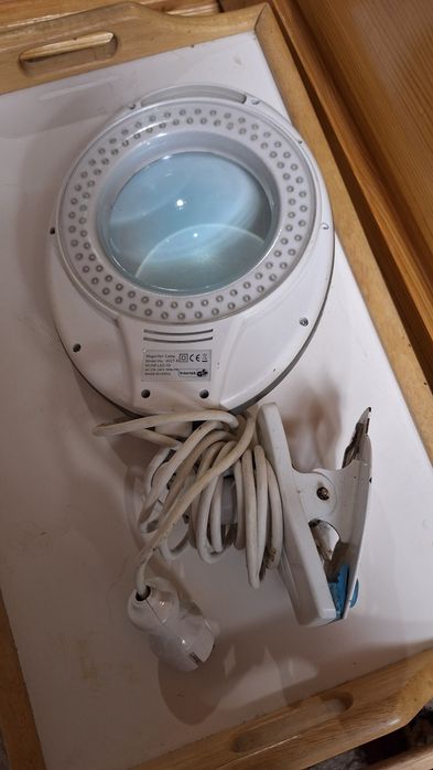 Лампа- лупа для косметолога