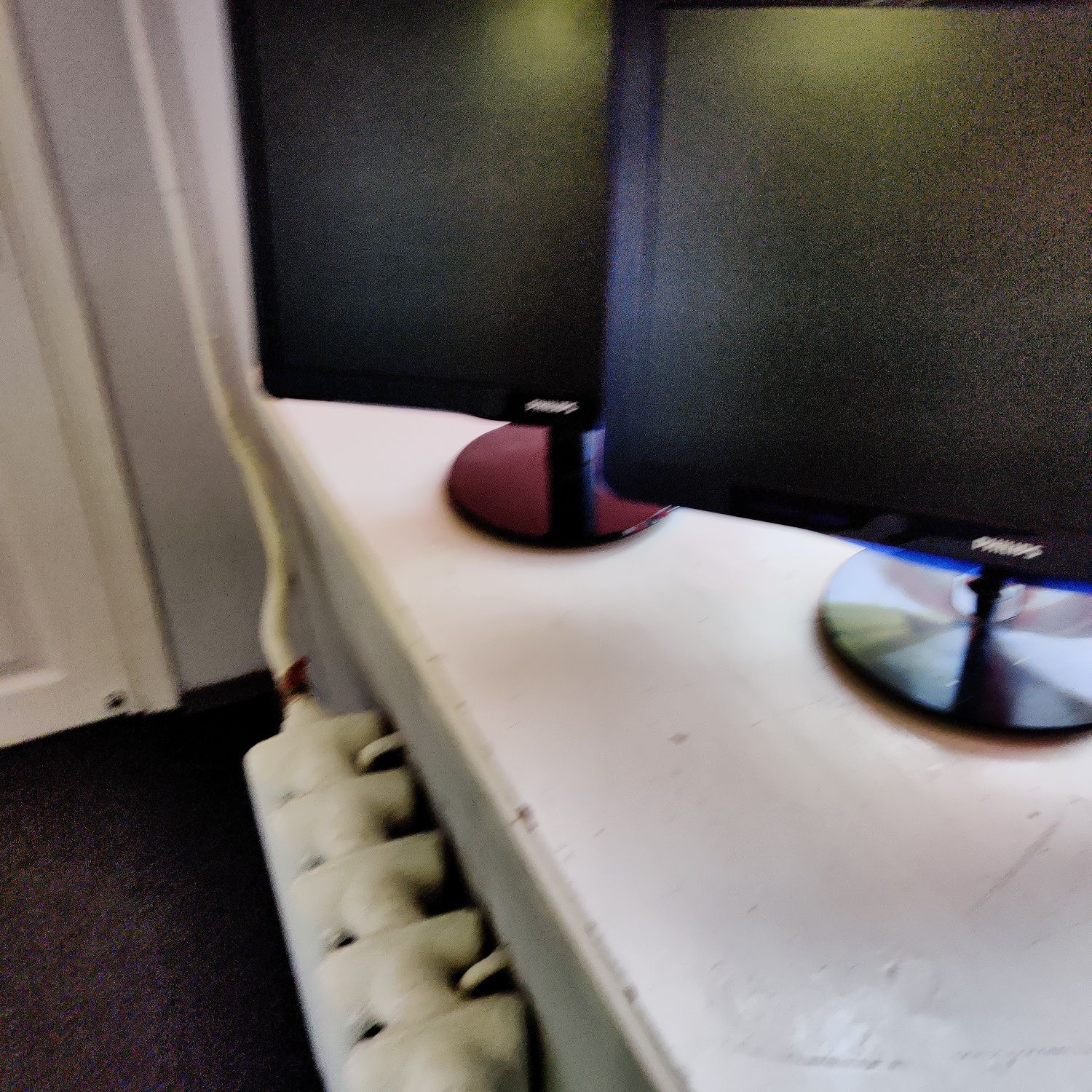 Монитор Philips led 22"