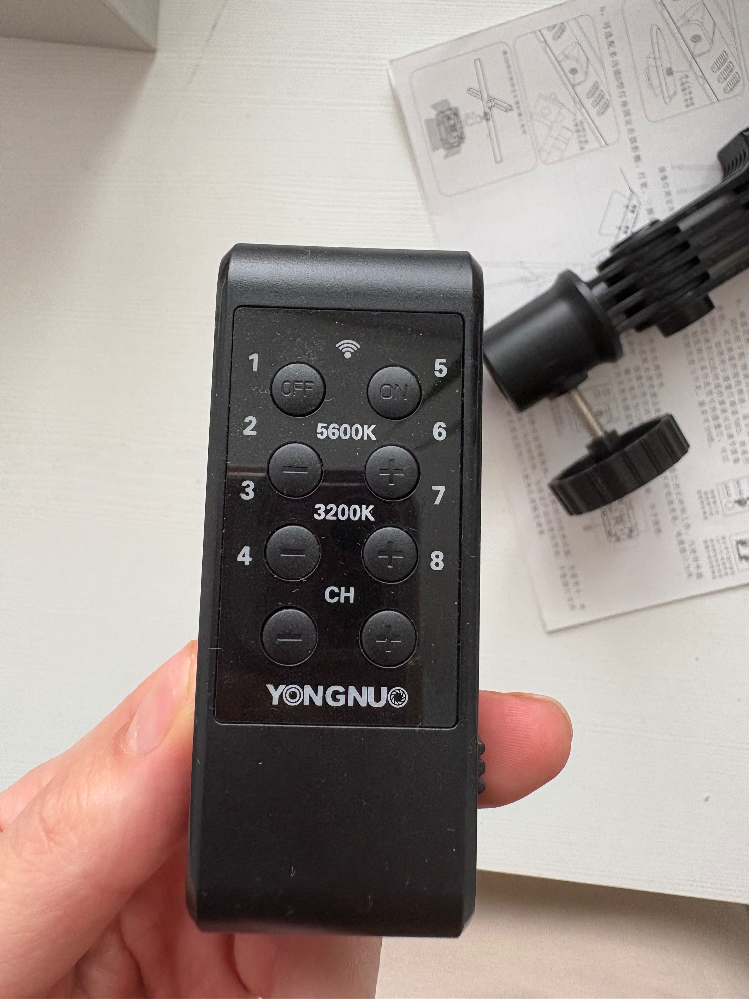 lampa led Yongnuo YN-600 II 5600K z zasilaczem i statywem