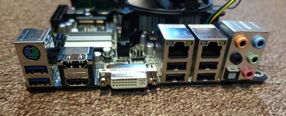 Płyta główna Mini ITX Gigabyte GA-B75N procesor I5-3570 pamięc16GB ram