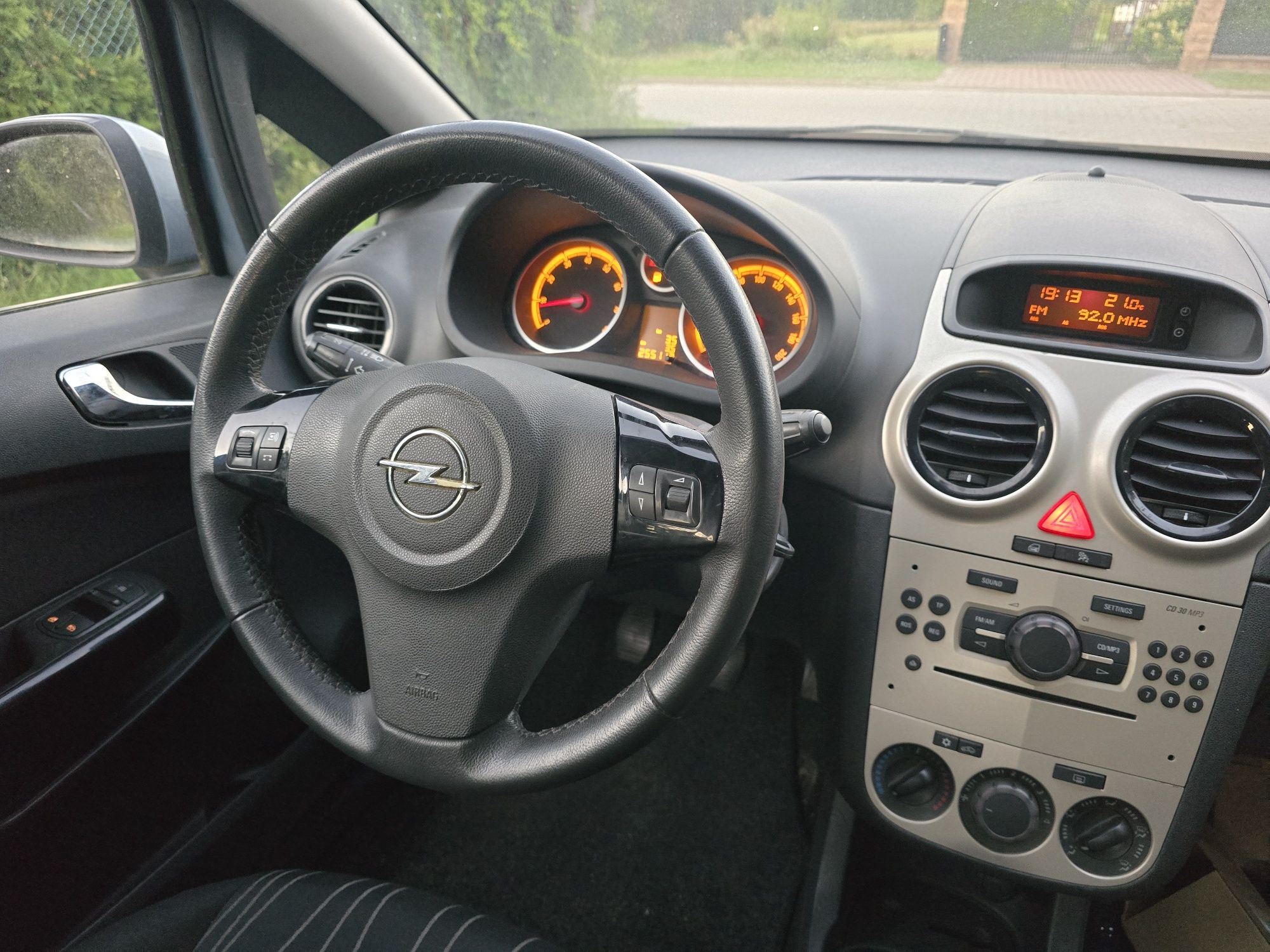 Opel Corsa D 1.2 sprowadzony z DE