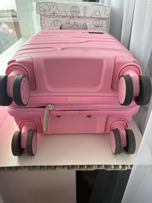 Продам маленьку валізу DARIN