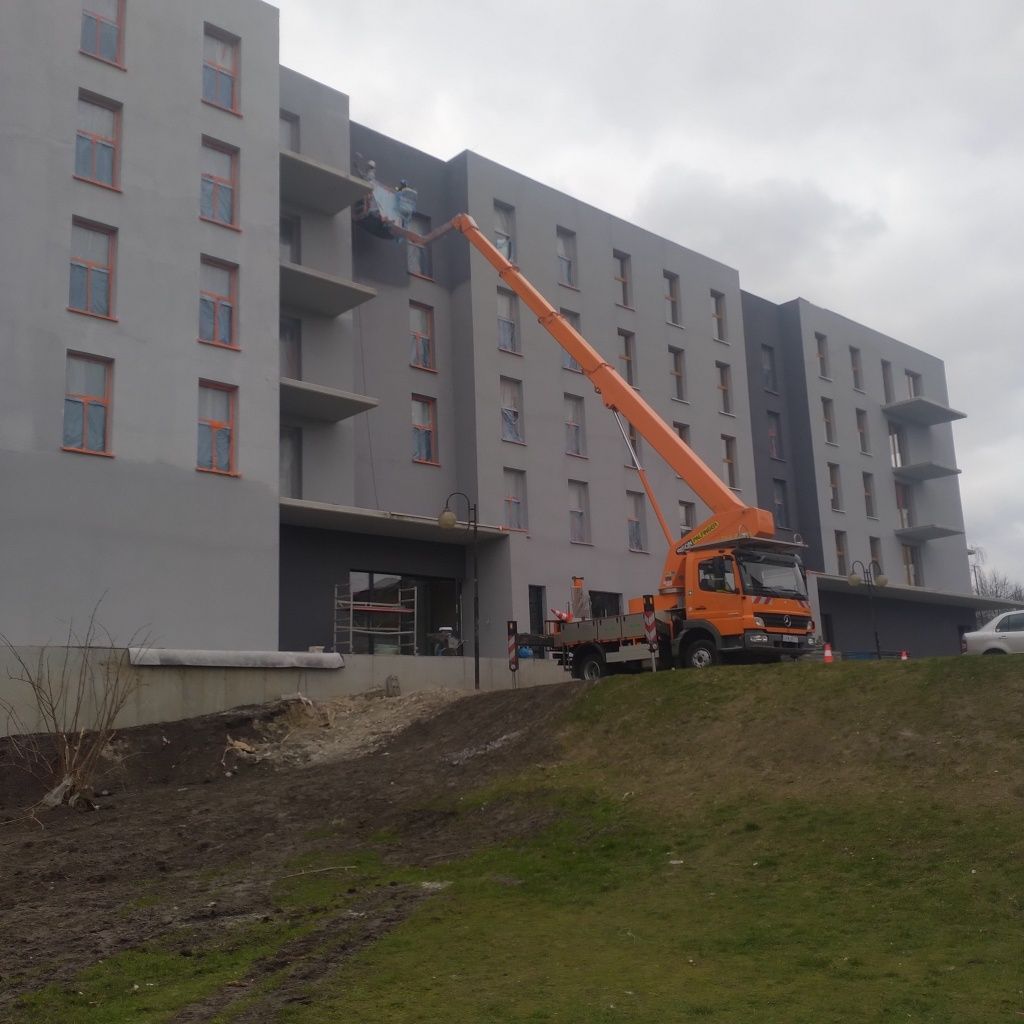 Podnośnik koszowy Zwyżka 28 m / 22m i 19 m. na gąsienicach