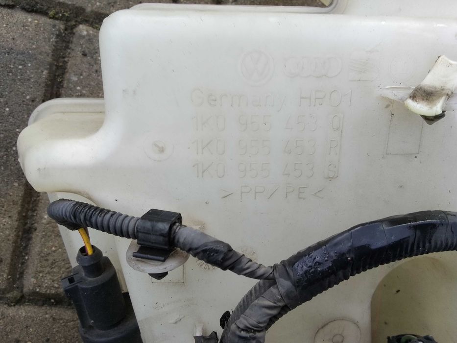 VW TOURAN 1T0 zbiorniczek spryskiwaczy pompki komplet