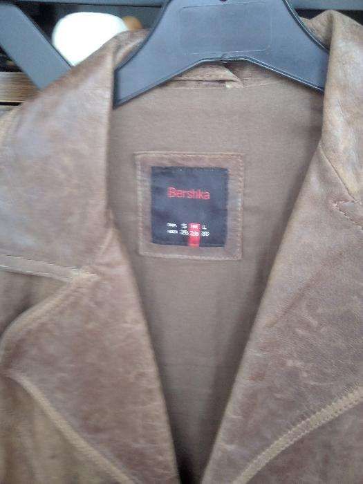 Vende se casaco de pele verdadeira da marca Berska