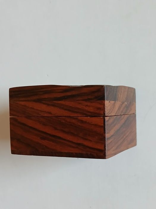 Caixinha de madeira vintage