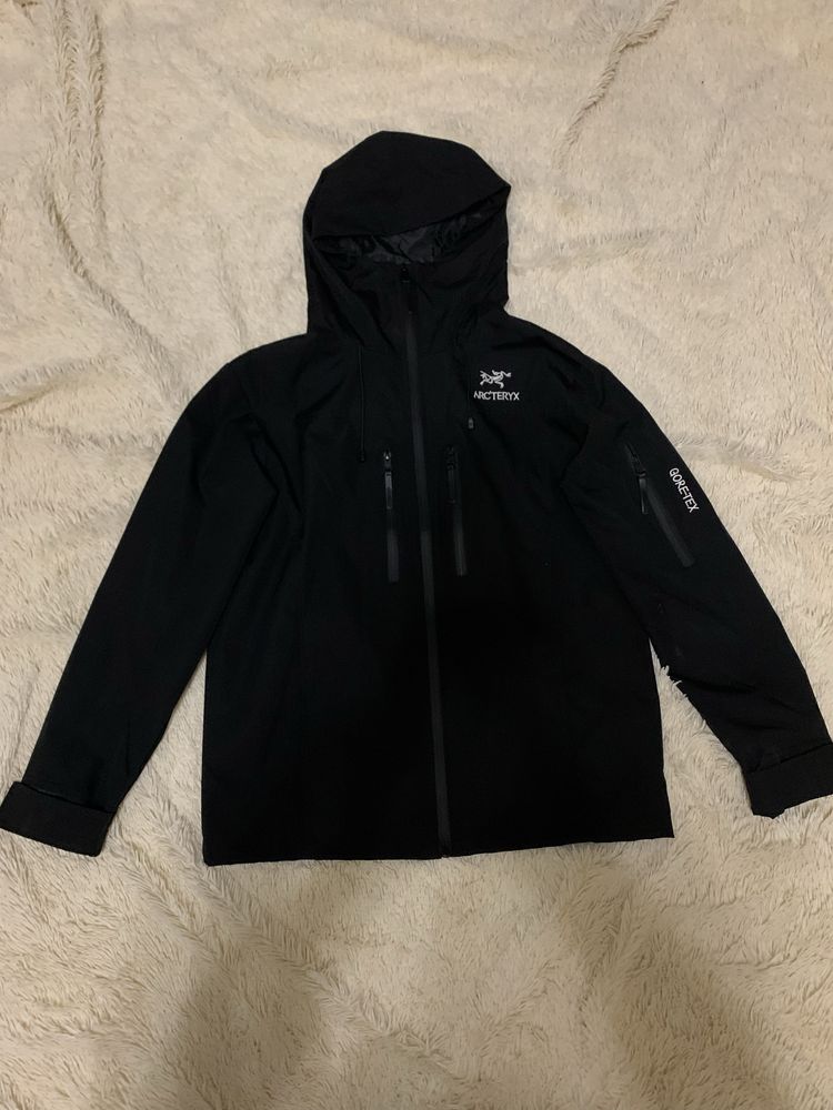 Вітровка arcteryx