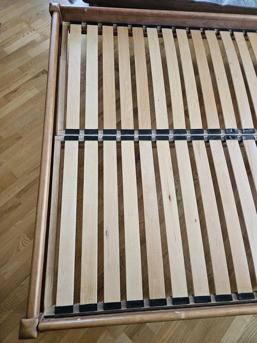 Двоспальне ліжко з ламелями (масив - дерево)