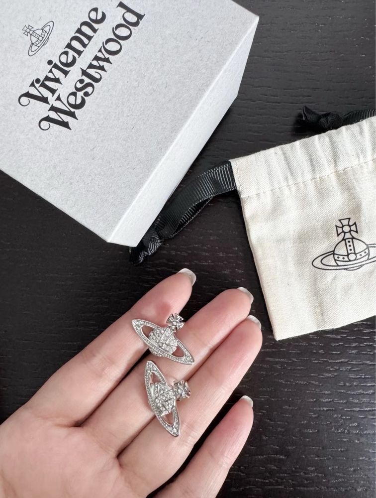 Сережки Vivienne Westwood MINI BAS RELIEF STUDS