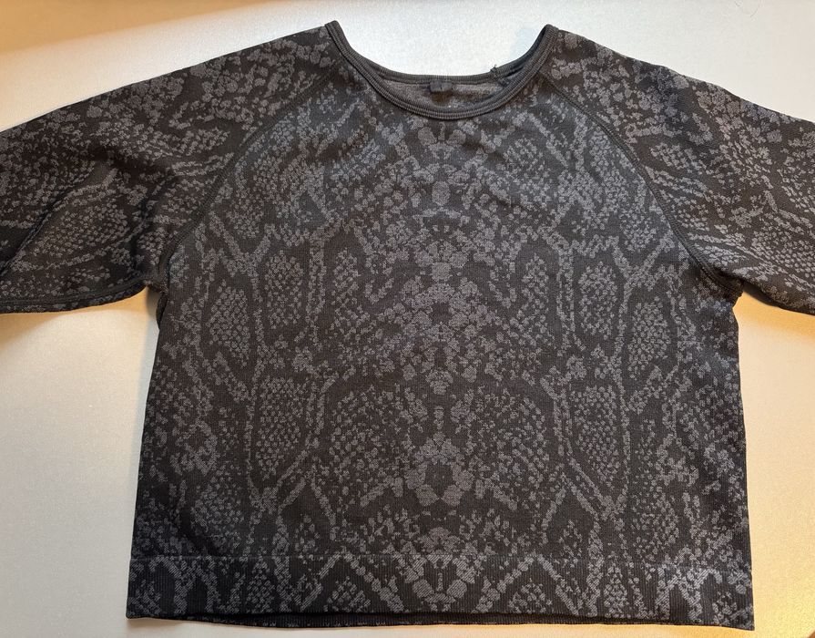 Кофта размер С (кроп топ)