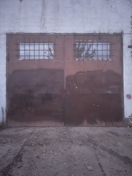 Продам ангрные ворота ширина 2.20 метр высата 3.50 метир