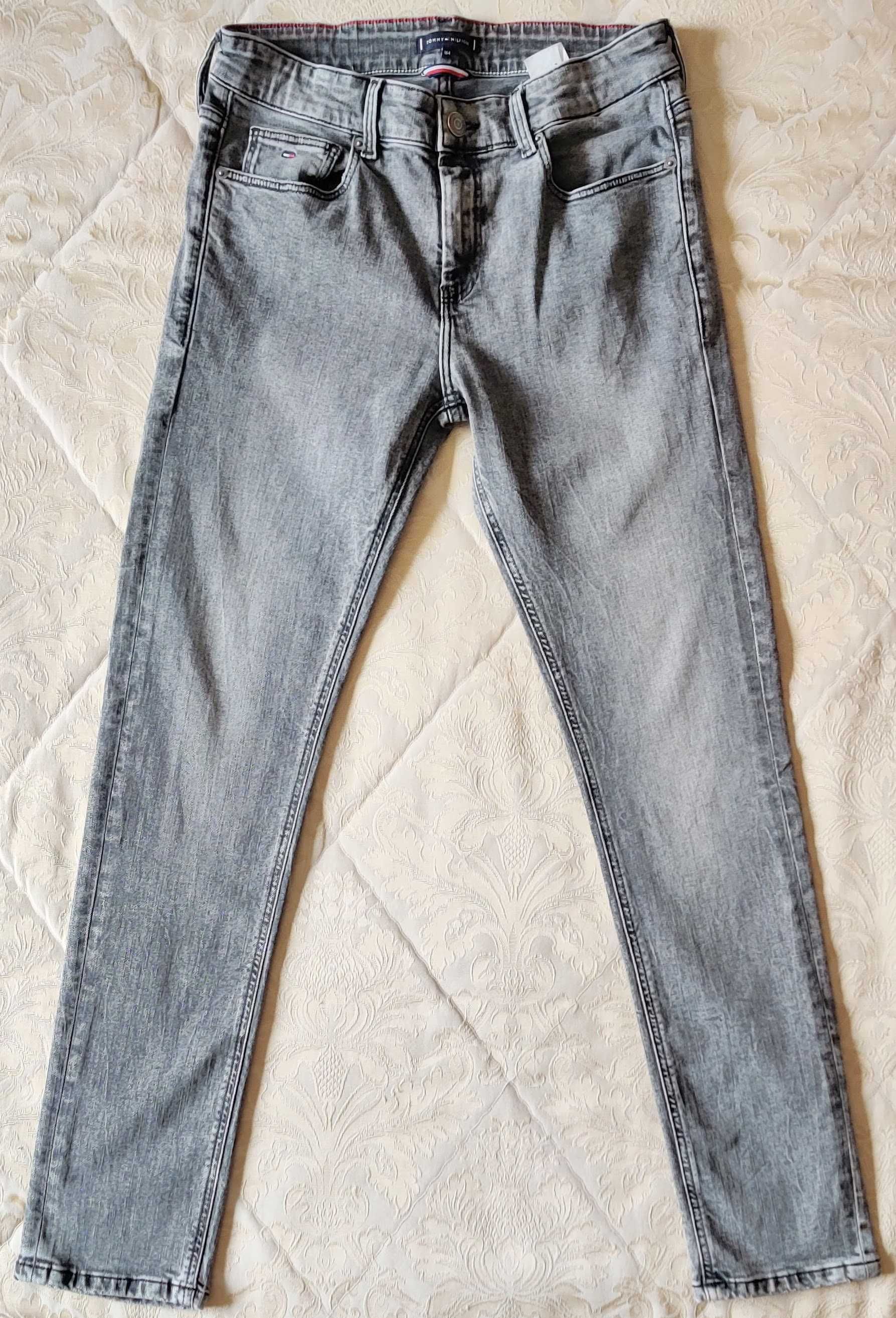 Jeans de rapaz marca Tommy Hilfiger (164cm)