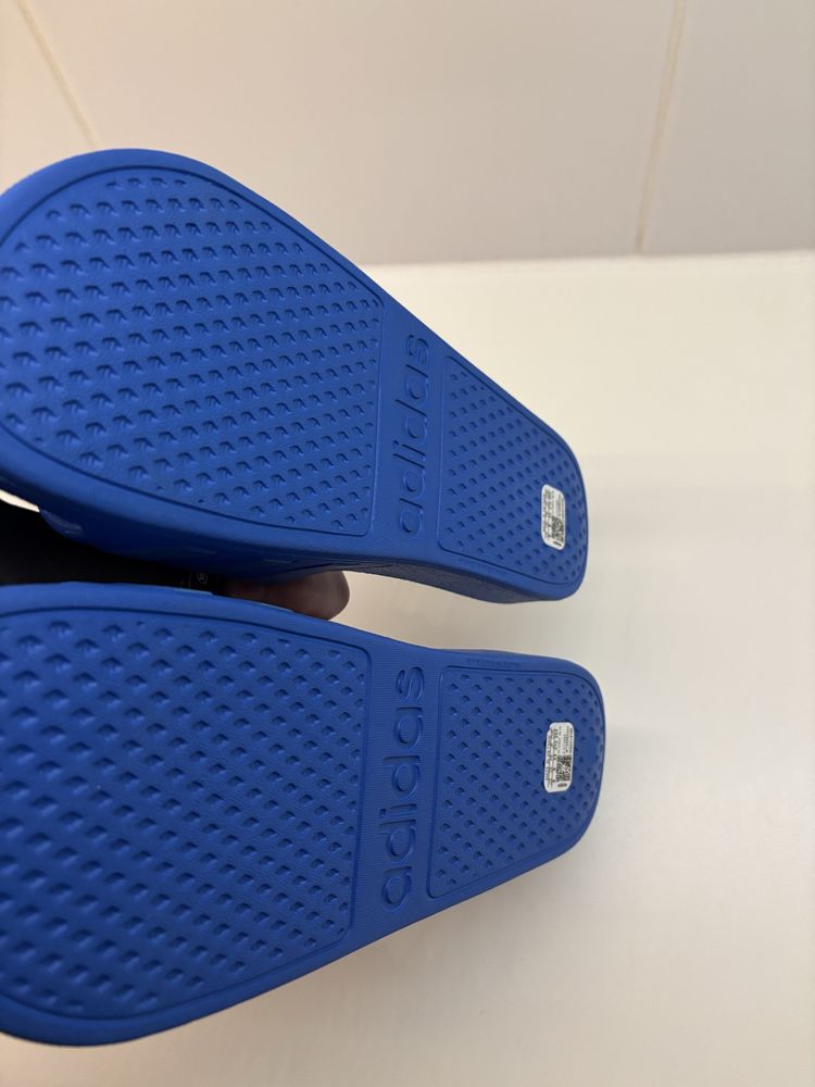 Klapki Adidas New 44 pro Classic