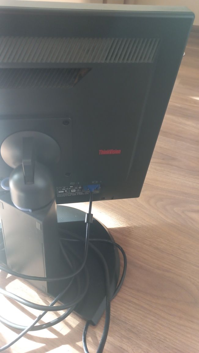 Monitor Lenovo ThinkVision Stan idealny