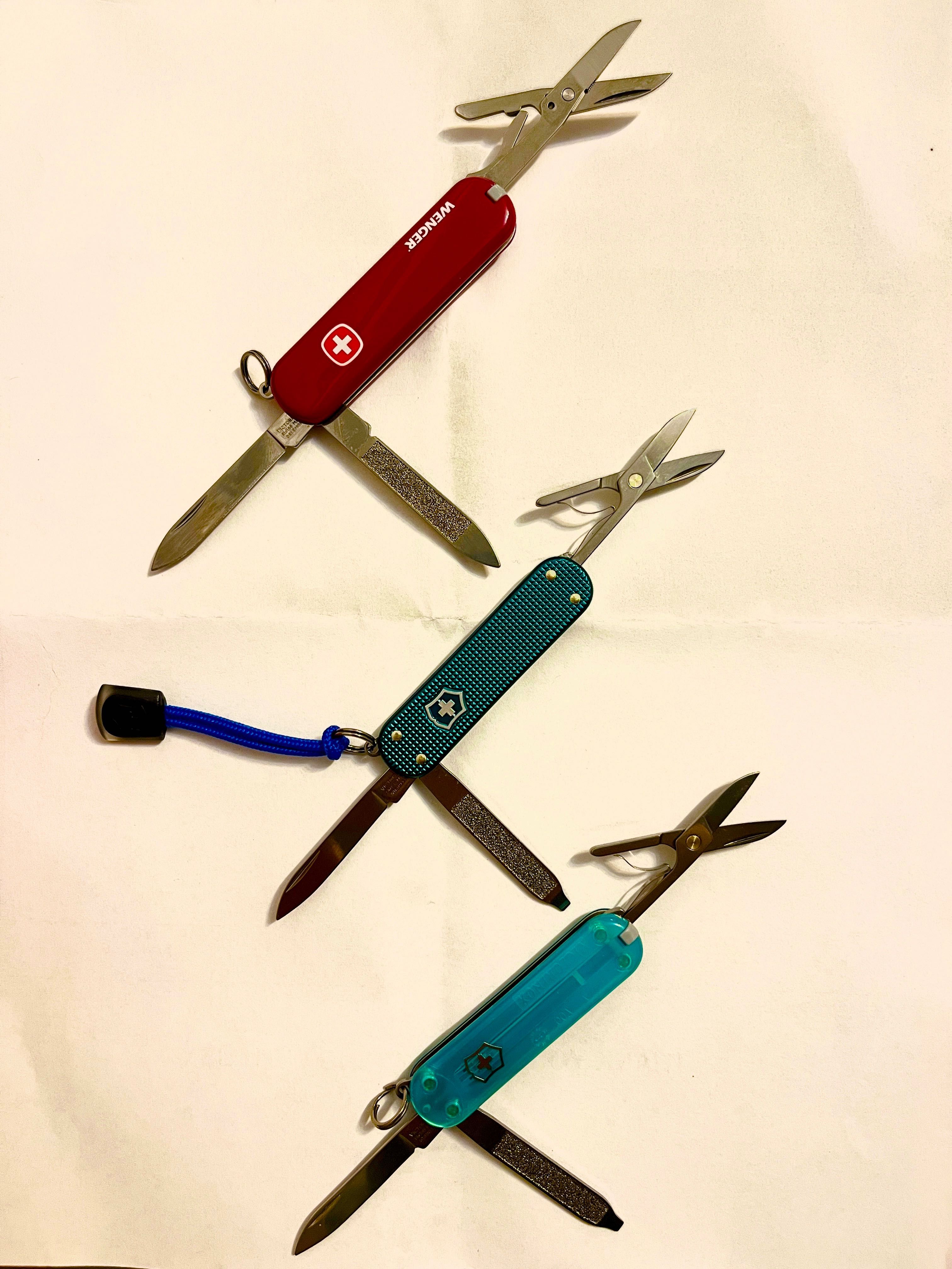 EDC складной ножик Victorinox Classic Transparent (Tropical blue)