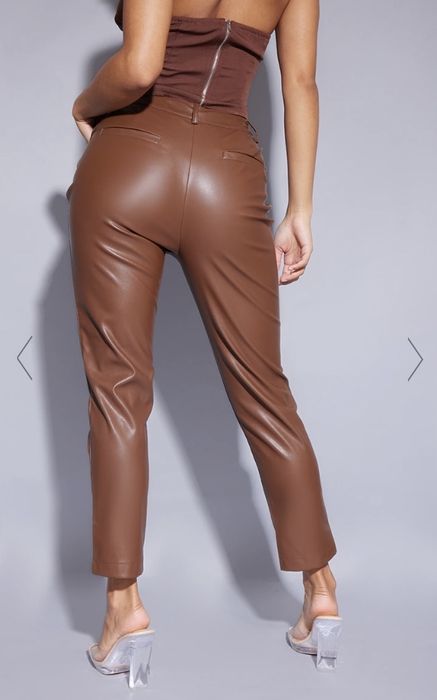 Prettylittlething  шоколадные брюки-кроп из искусственной кожи XS