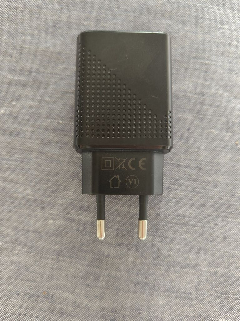 Ładowarka XLINE wraz z kablem micro USB (1 m)