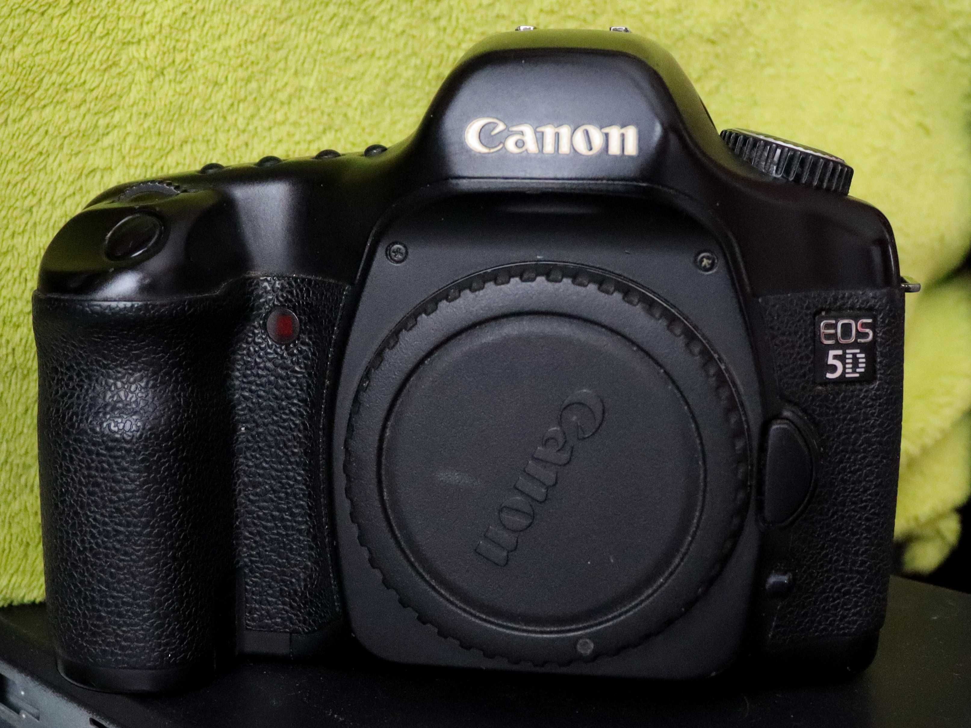 Продам фотоапарат Canon 5D