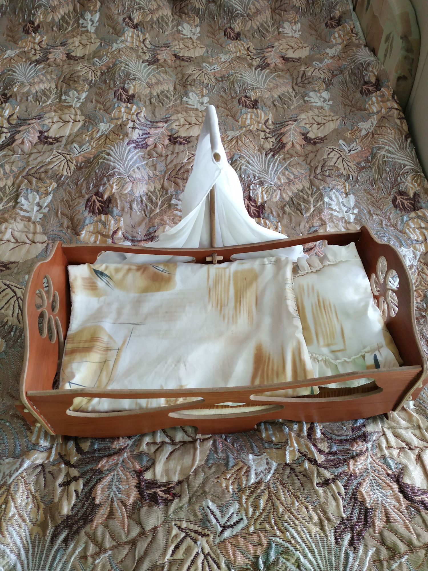 Детская деревянная кроватка+ матрац+подушечка и одеялко